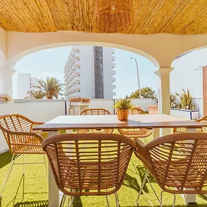 https://apt-apartamento-con-gran-terraza-junto-a-la-playa.hotelsinnerja.org